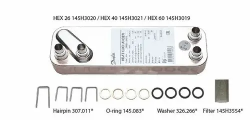 Wärmetauscher von Danfoss mit zwei Anschlüssen. Zubehörteile wie Haarpin, O-Ringe, Unterlegscheiben und Filter sind im Bild aufgeführt.